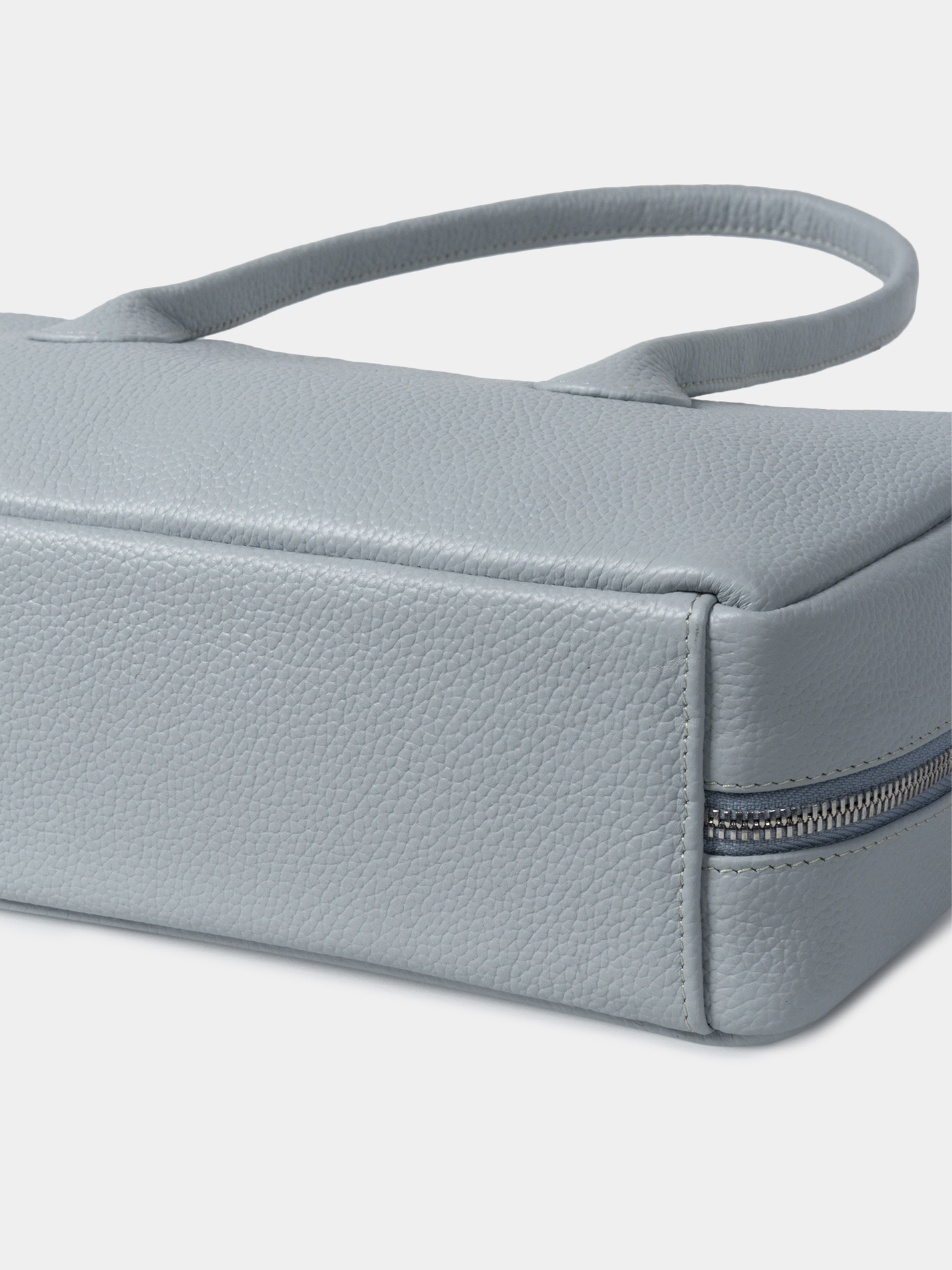 Сумка-багет из натуральной кожи Кожаная сумка-багет небесного цвета