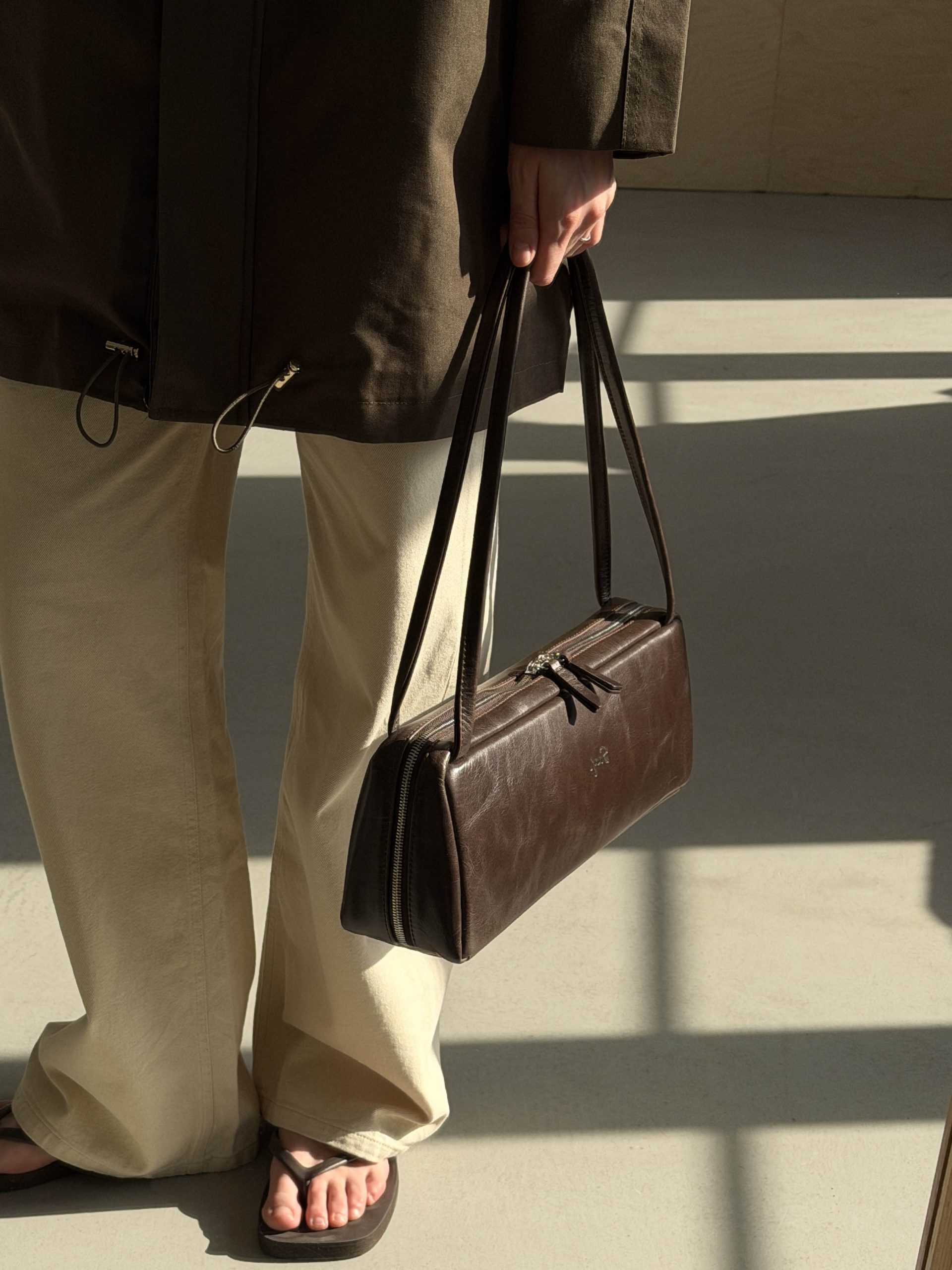 Кожаная сумка-такса v2 темно-коричневого цвета