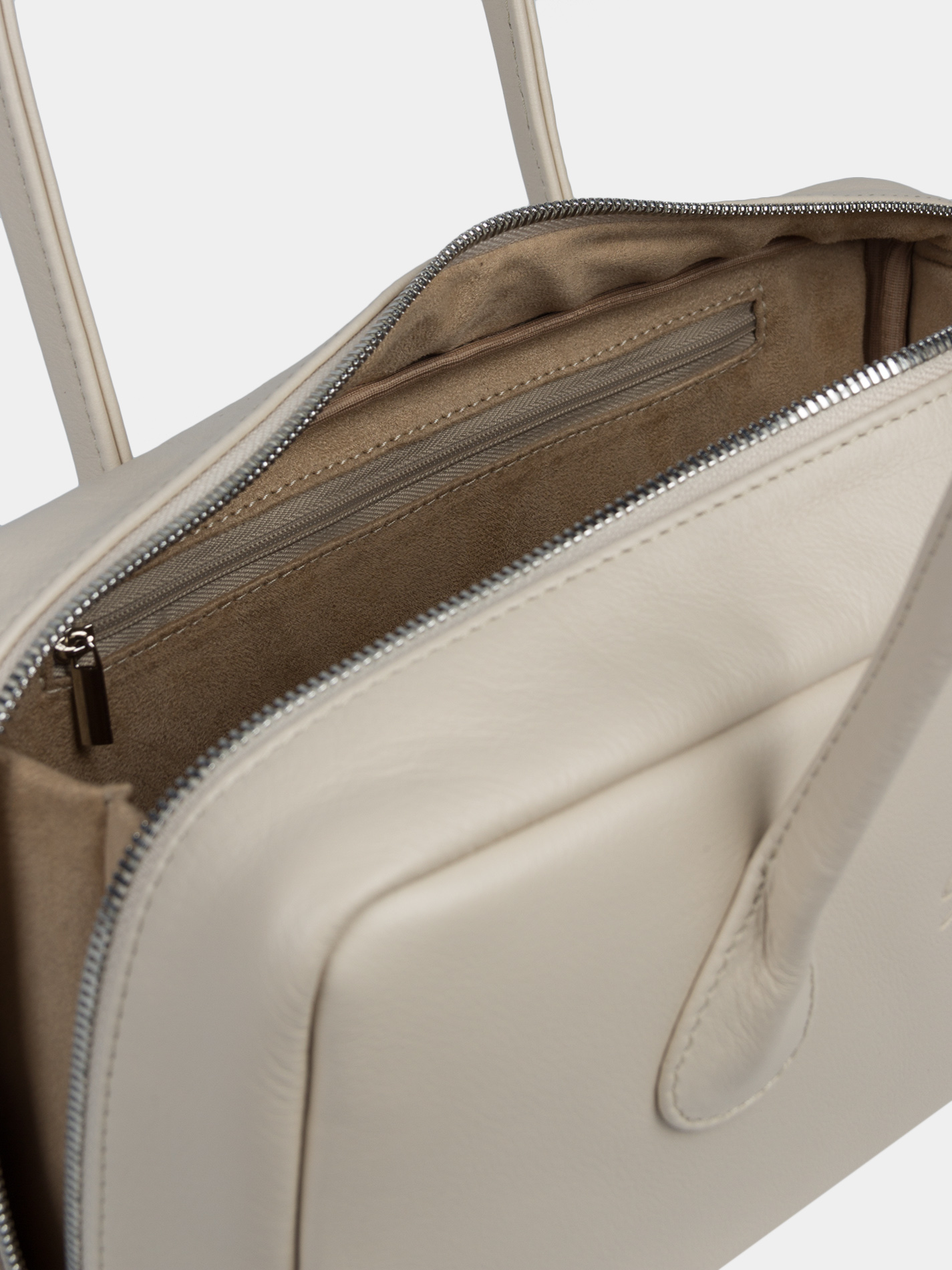 Сумка-багет из натуральной кожи Кожаная сумка-багет молочного цвета