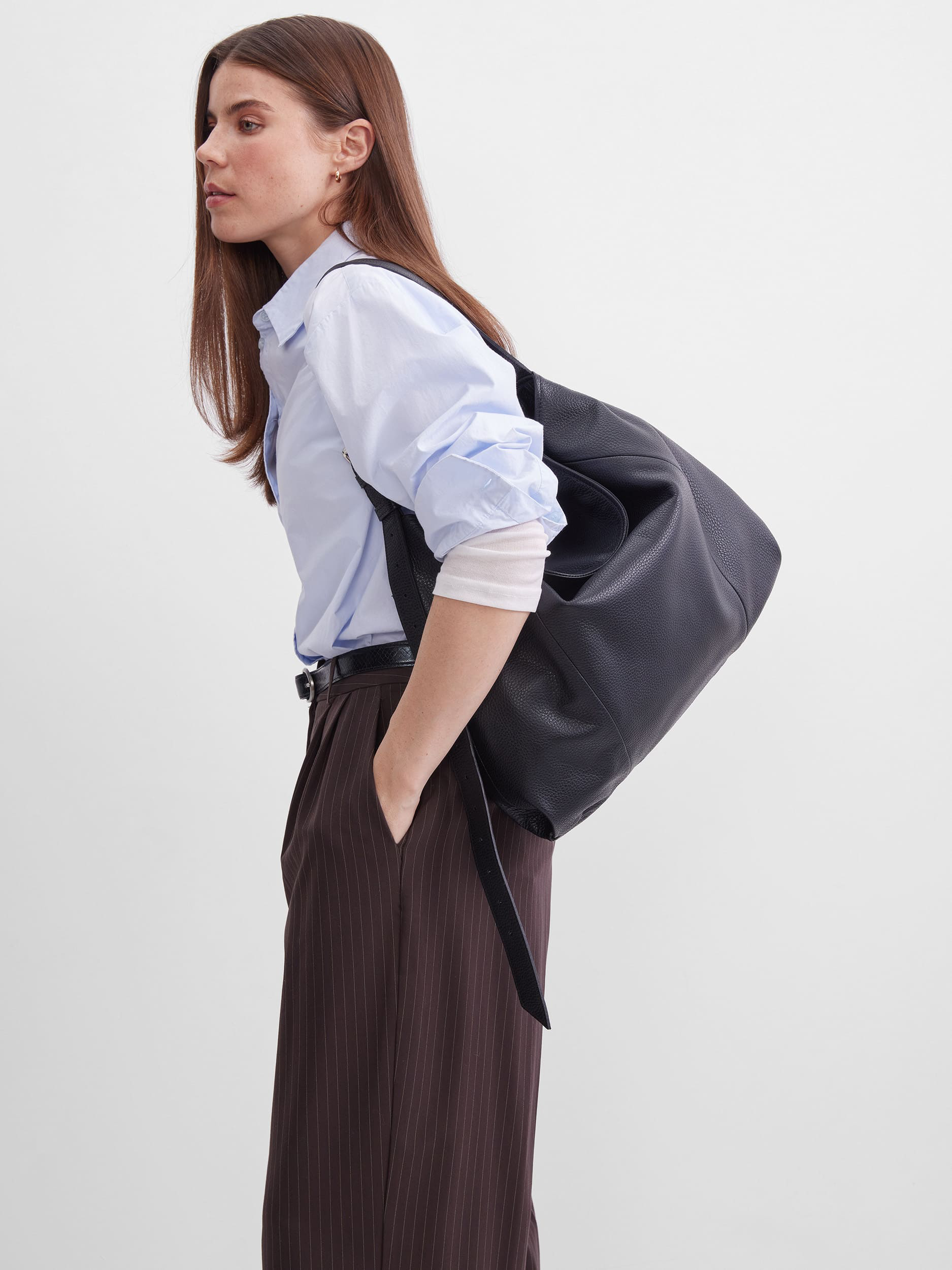 Кожаный шоппер для ноутбука 16 дюймов черного цвета