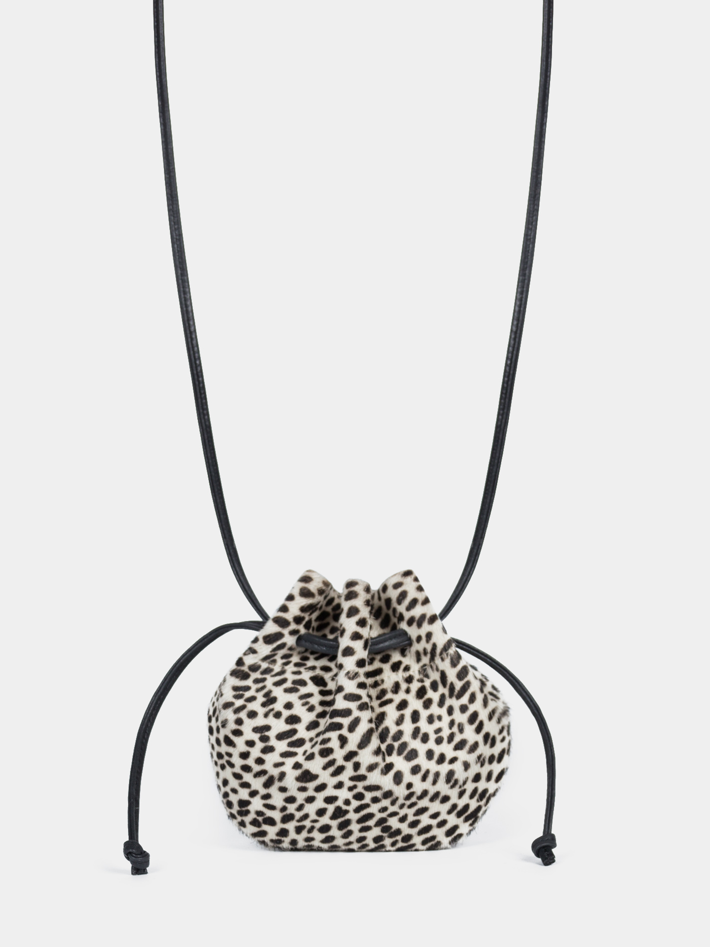 Сумка-кисет из меха в комбинации с натуральной кожей черного цвета