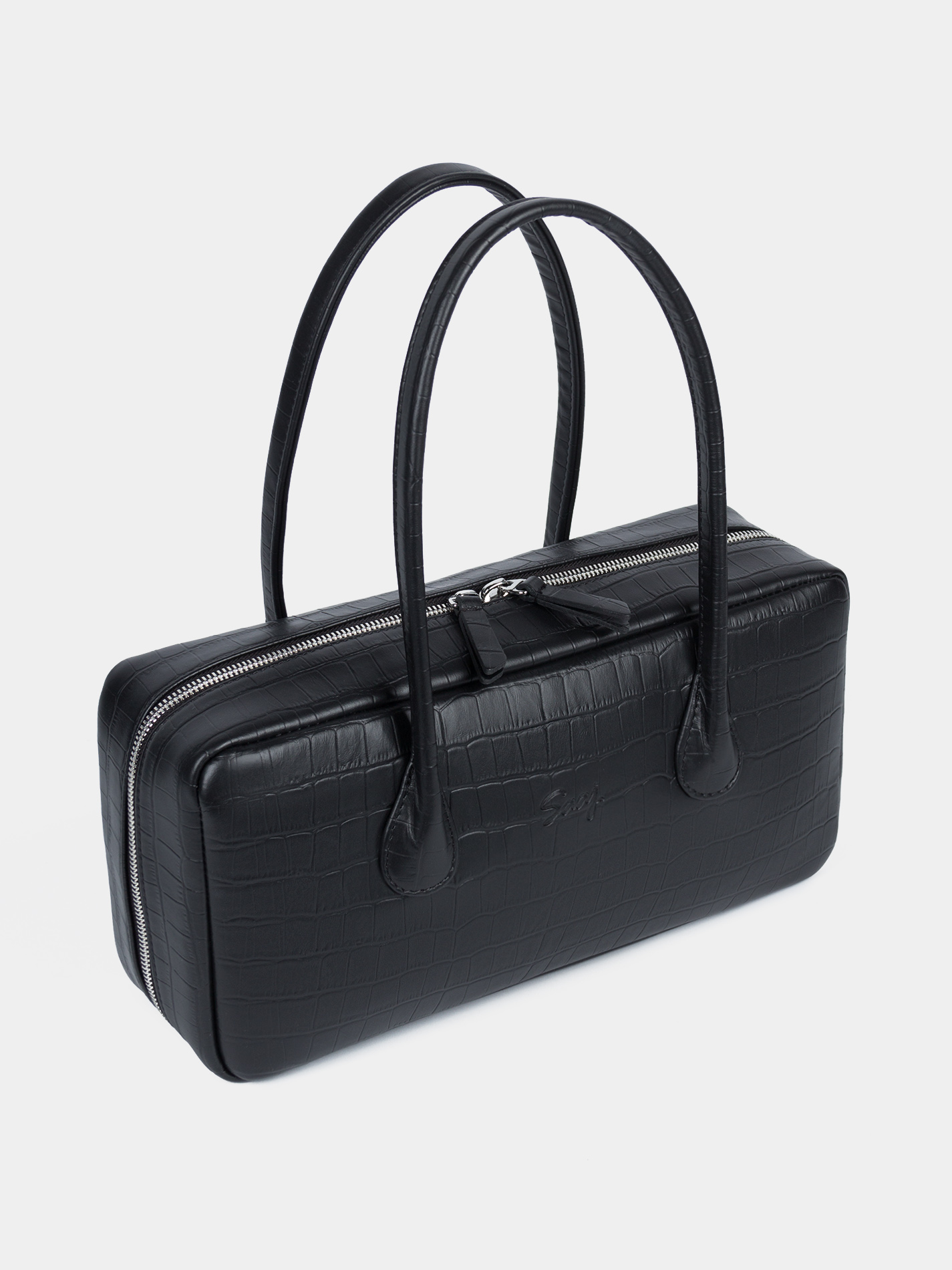 Кожаная сумка-багет черного цвета