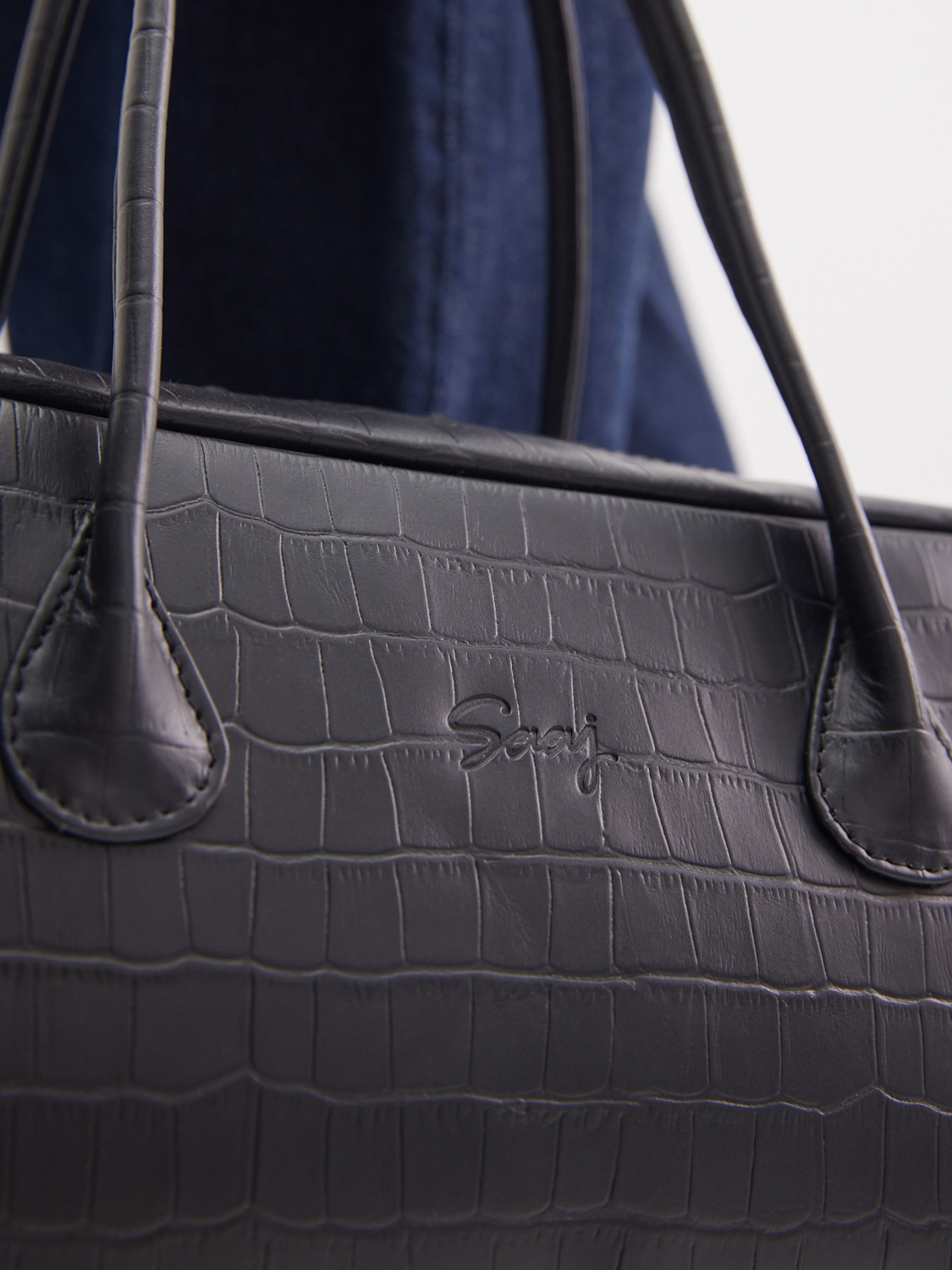 Сумка-багет из натуральной кожи Кожаная сумка-багет черного цвета