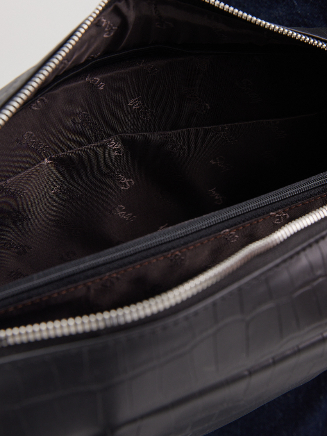 Сумка-багет из натуральной кожи Кожаная сумка-багет черного цвета