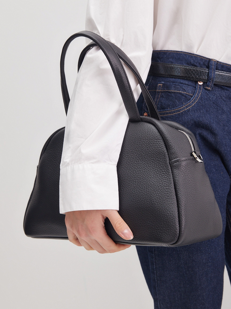 Сумка Balance MINI Кожаная сумка Balance MINI черного цвета для планшета 11 дюймов