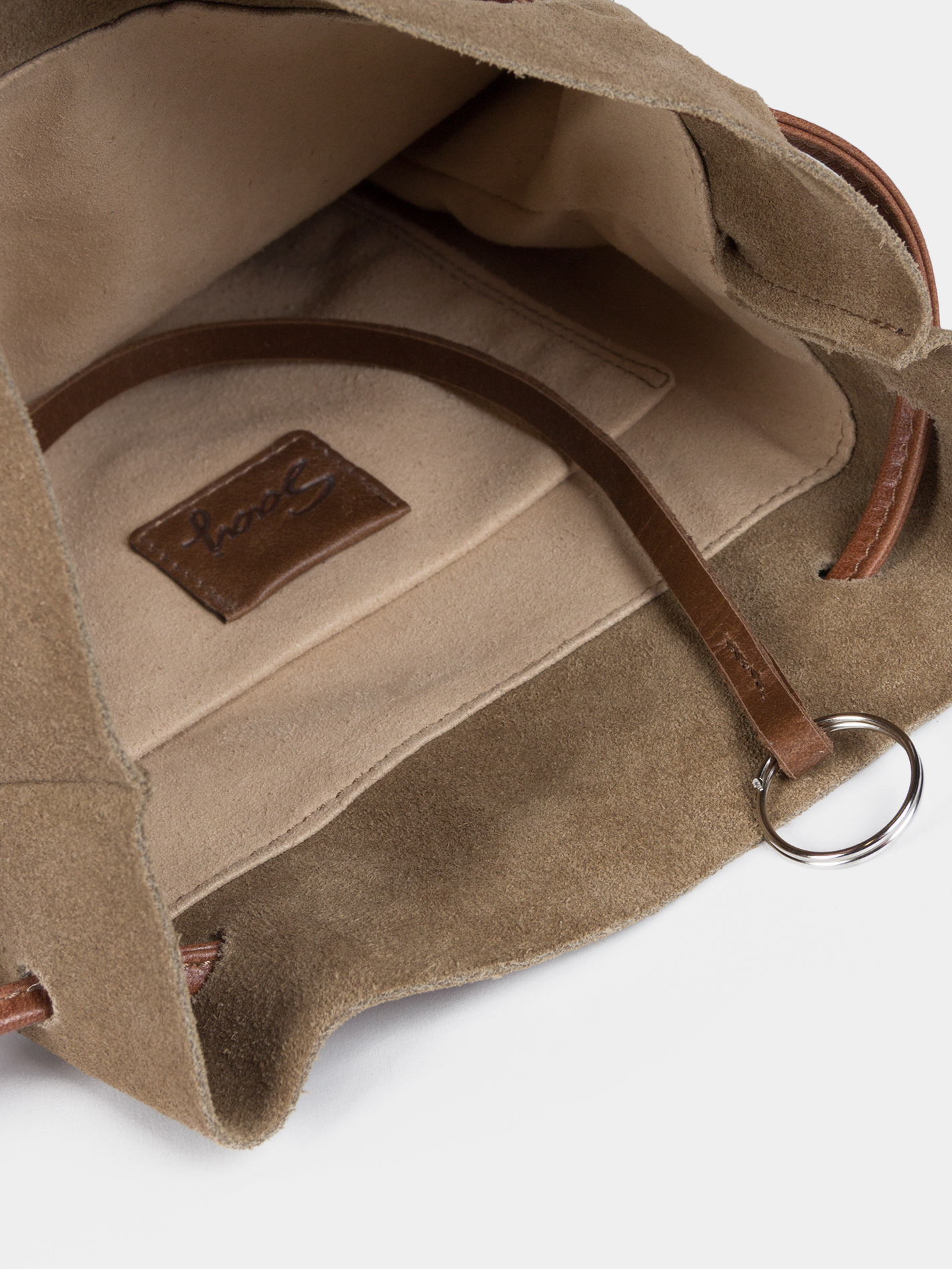 SLB192_79TAUP_lookbook_1 Замшевая сумка-мешок цвета тауп