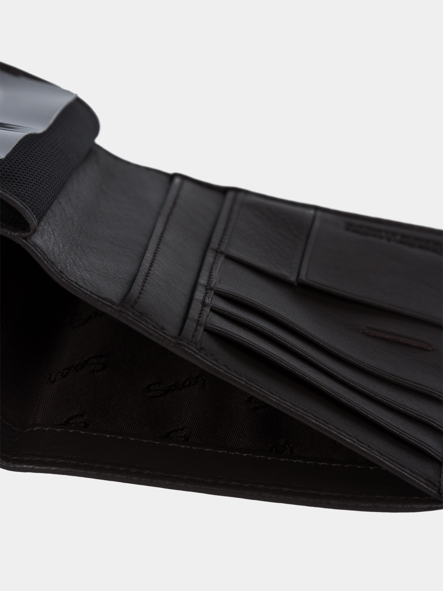 Обложка для документов из натуральной кожи Обложка для документов из натуральной кожи темно-коричневого цвета