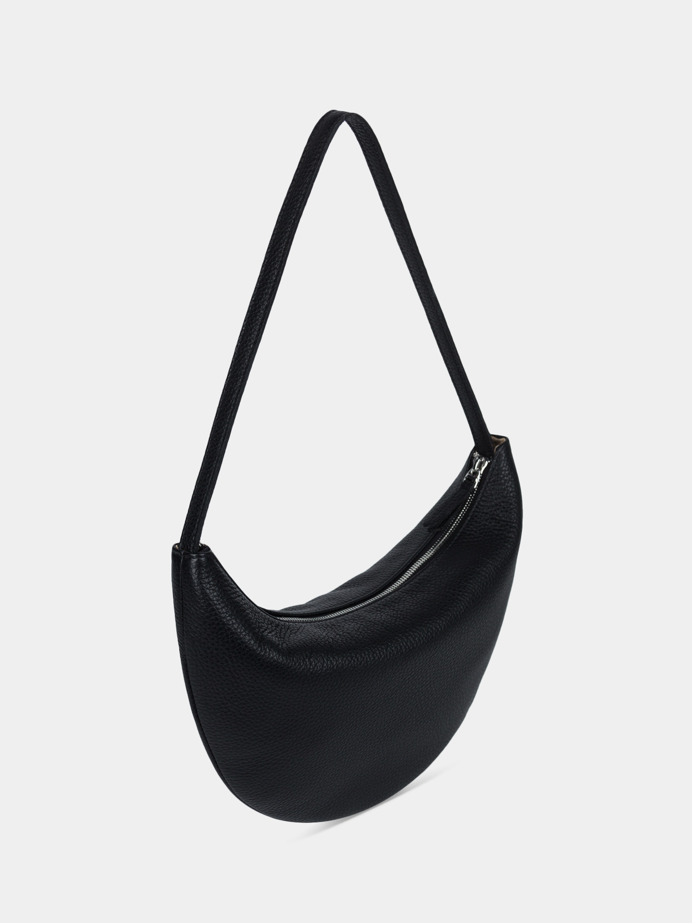 Кожаная сумка-хобо черного цвета